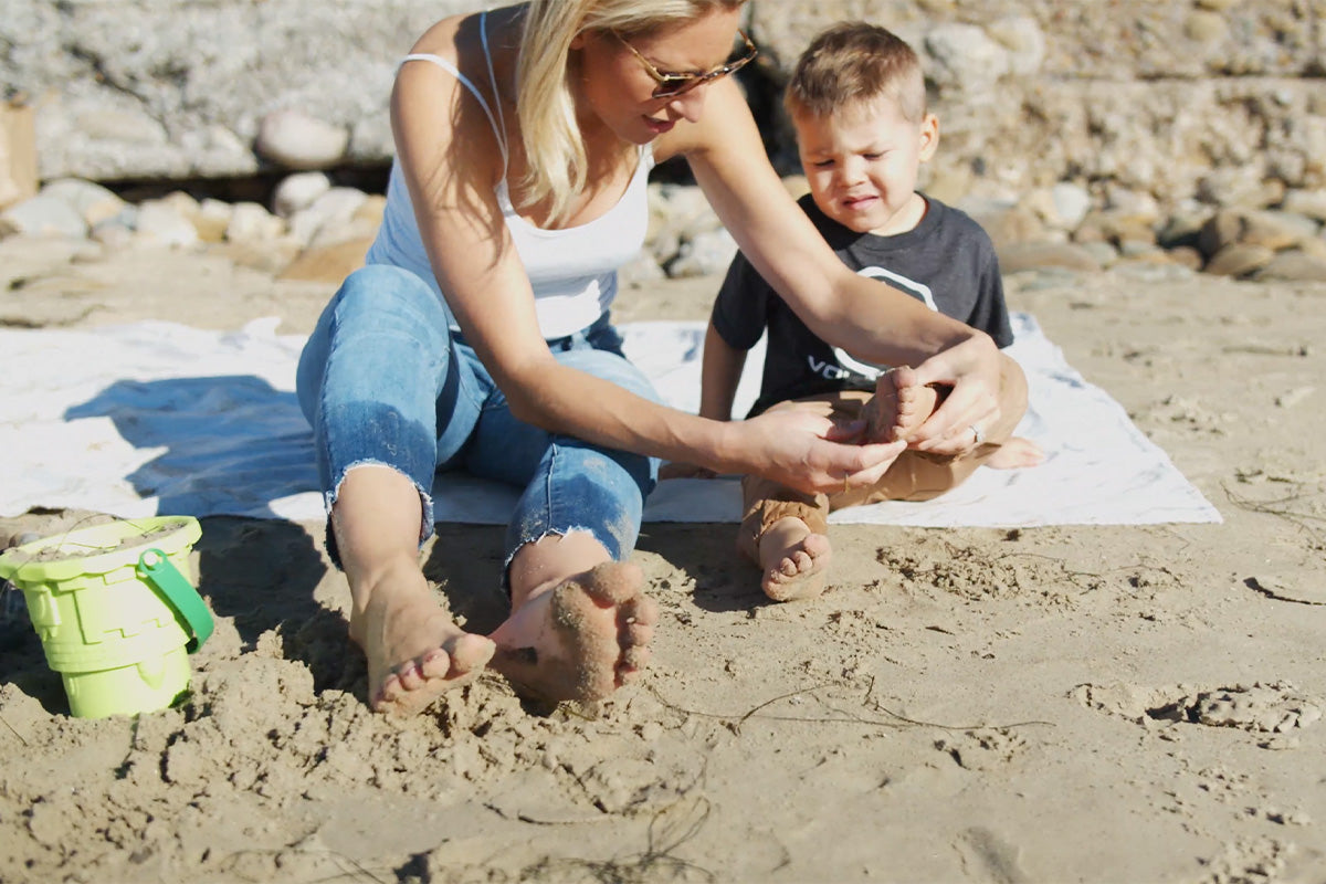 How to Remove Beach Tar From Kids' Skin (Safe, Non-Toxic Methods)