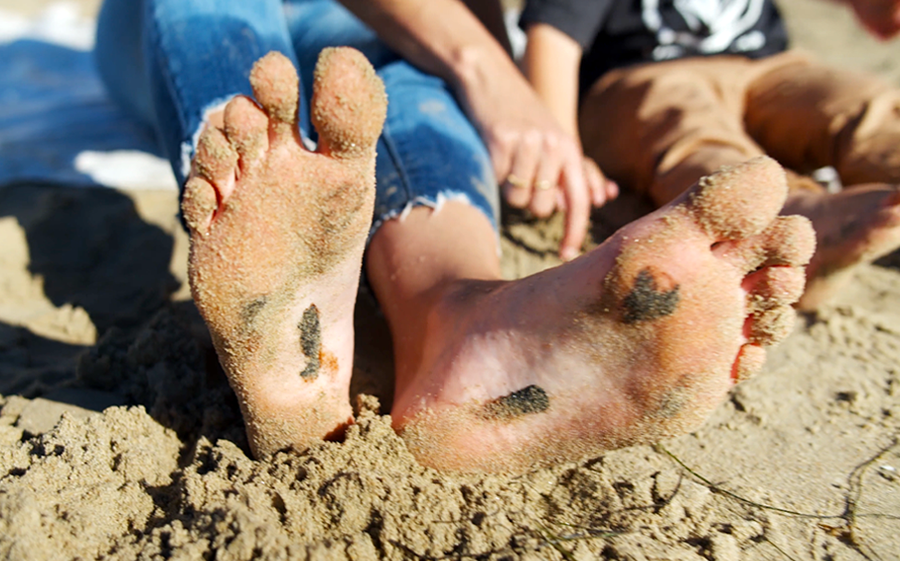 Where beach tar comes from: natural oil seep on a Santa Barbara beach