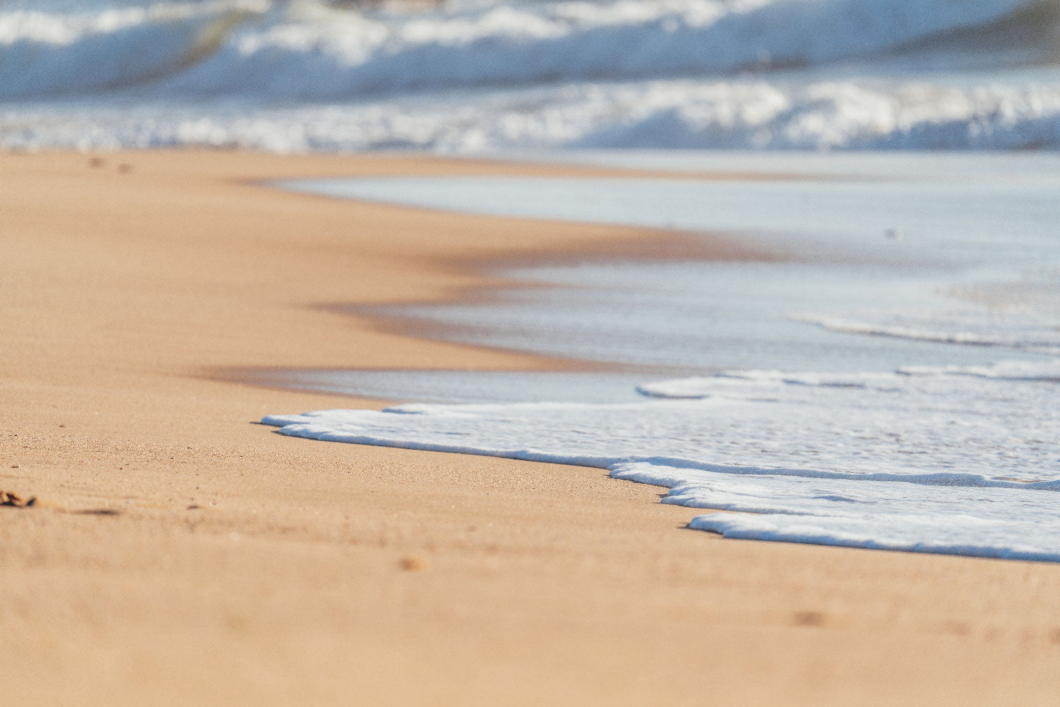 Must-have items for your beach bag on California sand